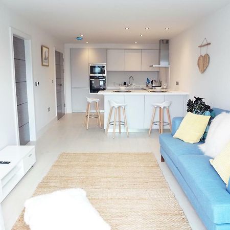 Saltwater Suites At Fistral New Quay Extérieur photo