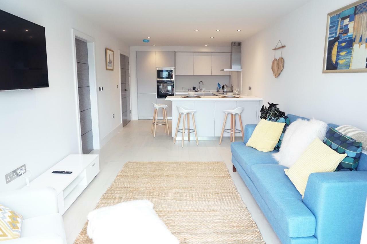 Saltwater Suites At Fistral New Quay Extérieur photo