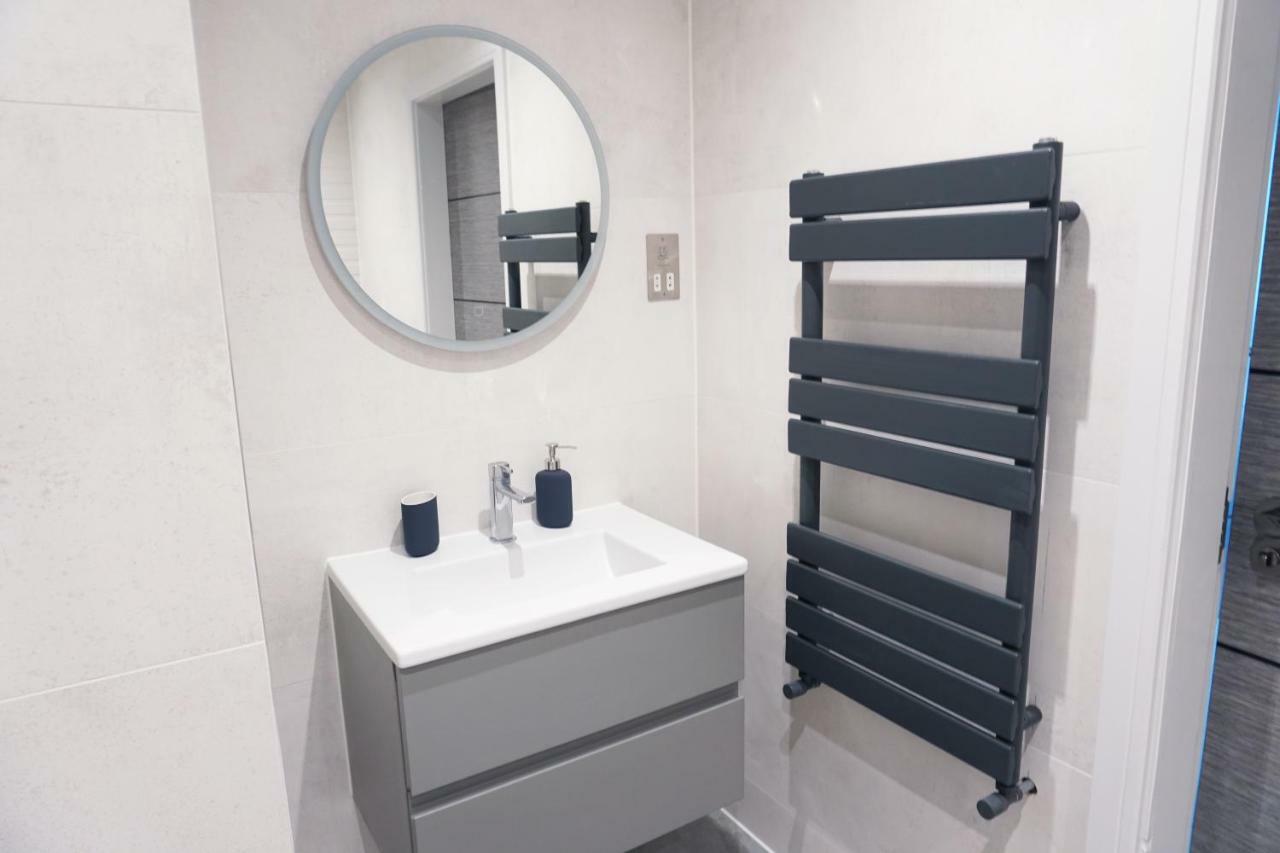 Saltwater Suites At Fistral New Quay Extérieur photo