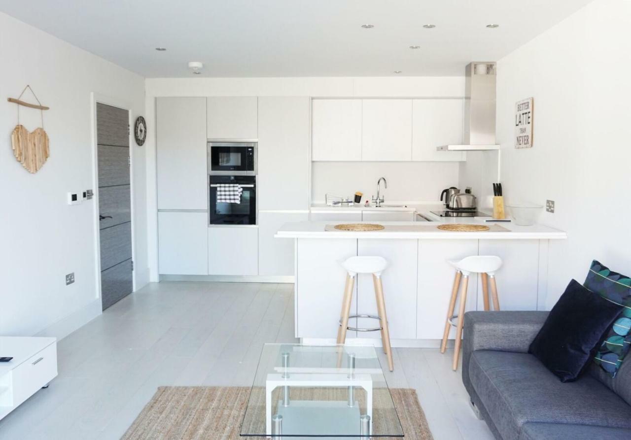 Saltwater Suites At Fistral New Quay Extérieur photo