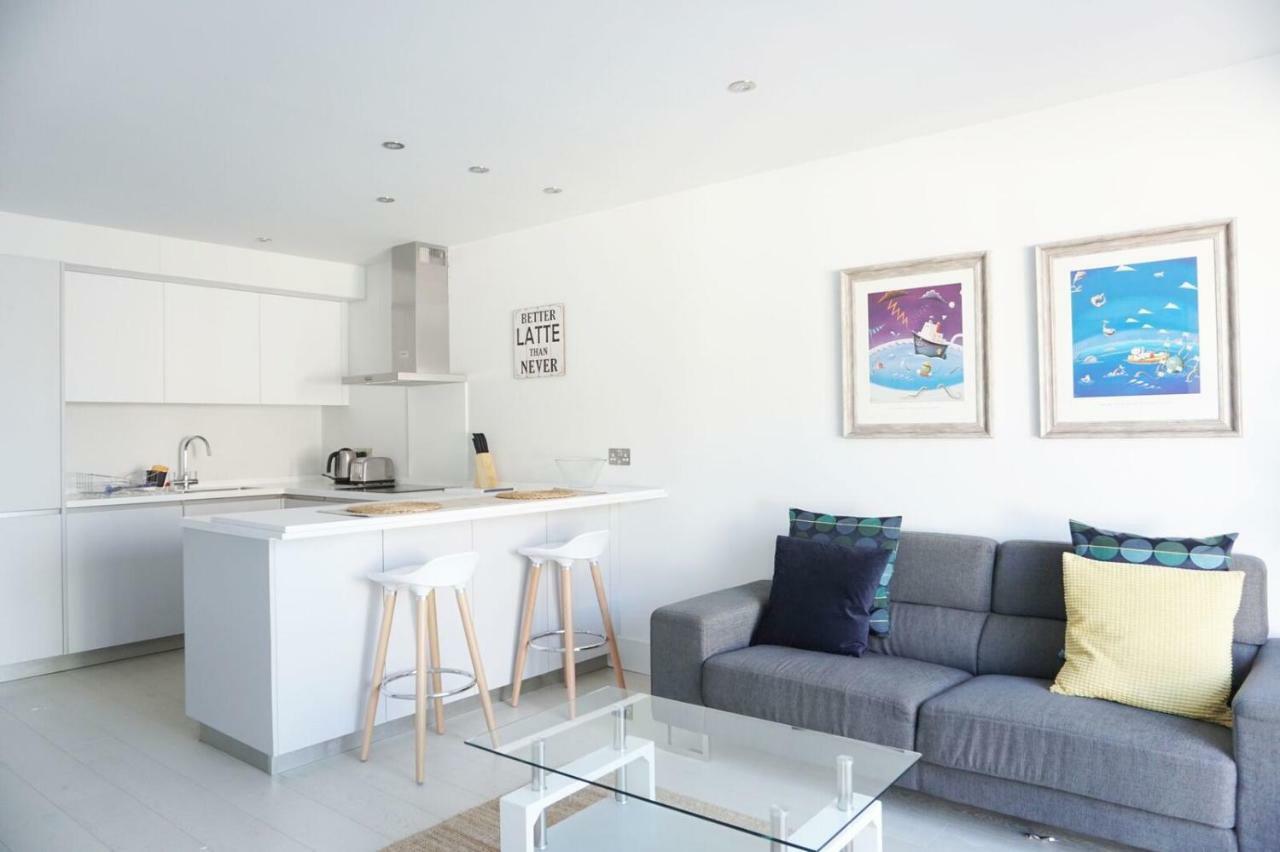 Saltwater Suites At Fistral New Quay Extérieur photo